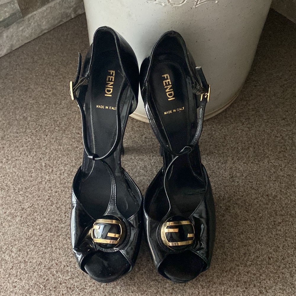 FENDI Black Patent Leather T Strap Peep Toe Platform Sandals - Picture 4 of 13